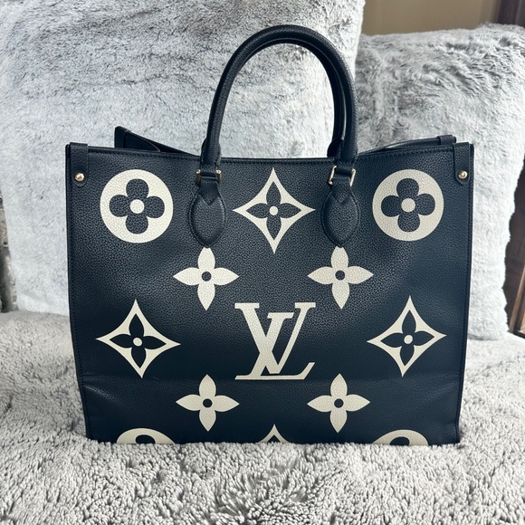 LV On the Go Tote NWOT - Picture 3 of 6